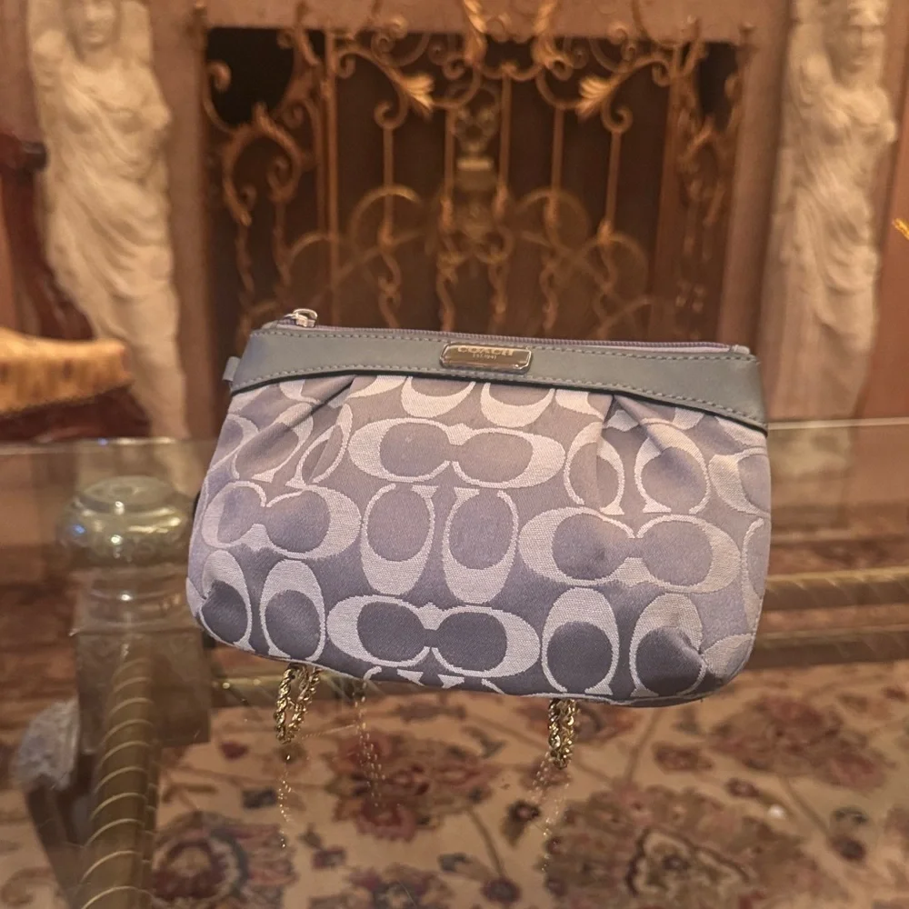 Coach wristlet with coach tag - Picture 1 of 7